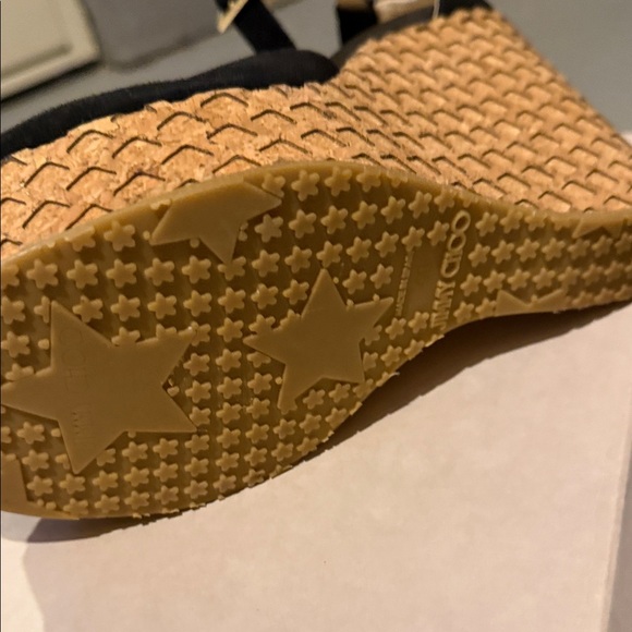 Jimmy Choo pela t- strap Elegant Black and Gold Platforms - Picture 5 of 8